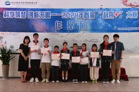 养蚕、亮灯、生态瓶、太阳系模型……小伢儿“科创+”大赛好精彩图片