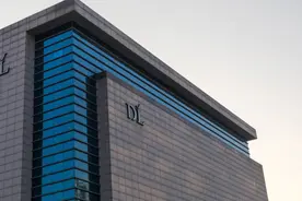 于东来俞敏洪张文中三大佬齐聚，有新动作？回应！网友喊话“胖东来产品上架东方甄选”图片