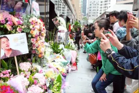 众人缅怀张国荣逝世21周年，粉丝悼念一代传奇偶像图片