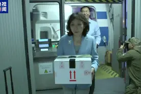 视频来了！子弹库帛书第二、三卷抵京，看国宝开箱现场视频封面