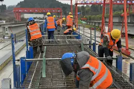 200余名工人春节奋战 达石快速通道更新“进度条”图片