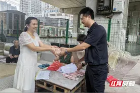 苏仙区白鹿洞街道：“迟到”的土地补偿款发放到户图片