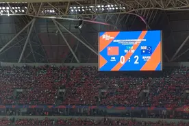 世预赛十八强赛中国队0比2负于澳大利亚队图片