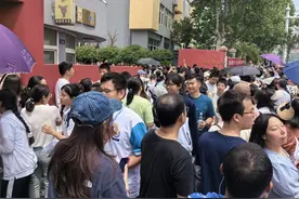 青岛八年级“小中考”开考，考生表示生物“脑力不够用”图片