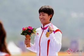 【亚运快讯】云南第二金！王莉和队友勇夺女子龙舟200米冠军图片