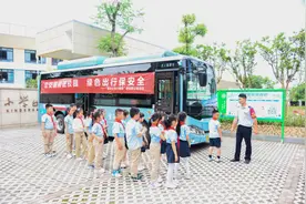 公交车上哪些区域最危险？有哪些盲区？家长和学生必看图片