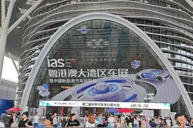 雷军、余承东罕见同框！车圈“顶流”共论未来出行新发展路径图片