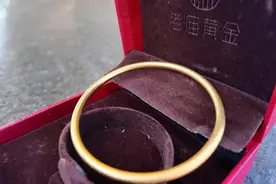 后续丨金镯子没钢印引起消费纠纷 目前双方已达成协商图片