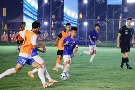 “贝贝杯”青少年足球赛开赛图片