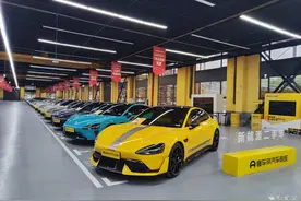 50台小米SU7准新车空降武汉 新能源二手车渐成市场新宠图片