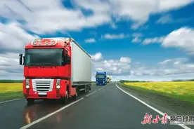 @货车司机 “五一”假期高峰时段环兰高速公路货车限时通行图片