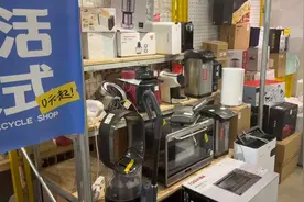 每天一早有人来“扫货”、新店已低调开业……来上海5个月，闲鱼线下店怎么样了？｜换季新变化①图片