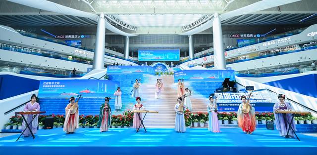 和平之船环球邮轮到访 前海迎来国际游客
