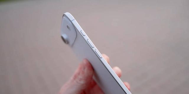 iPhone Air 不会像 iPhone mini 那样死去｜硬哲学