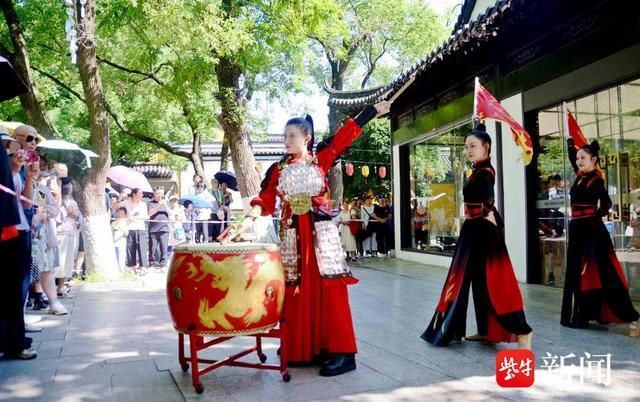 镇江：苏超又搭台  文旅唱大戏