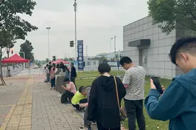 果然视频｜郑州富士康的打工者：时薪27元，每天加班两小时图片