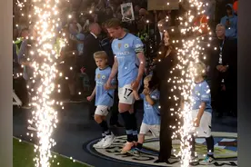 英超综合 | 曼城主场得胜 德布劳内告别图片