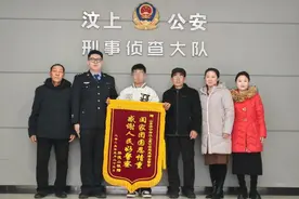 Qnews|民警大数据比对助力山东一女子20年后找回弟弟 春节前认亲并团圆图片