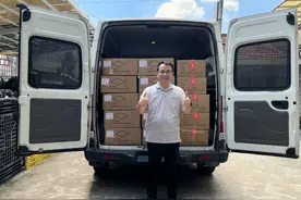 “奥运经济”带动消费热！商家：丑鱼拖鞋热销，发卡销量翻倍图片