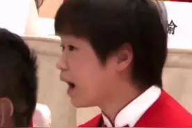 全红婵突然被香港记者点名，瞬间耳朵通红，可爱起身逗笑全场图片