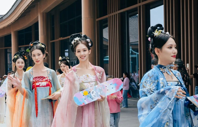 从山野到庭院，解锁“天彭牡丹”城市IP的“彭州路径”