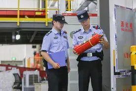 常州：开展寄递物流检查 严把快递“安全关”图片