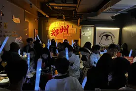 花“Young”新经济丨从“不醉不归”到“适度微醺”，年轻人如何“喝”出消费新空间？图片