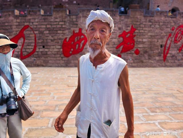 九曲黄河第一镇的九旬讲解员