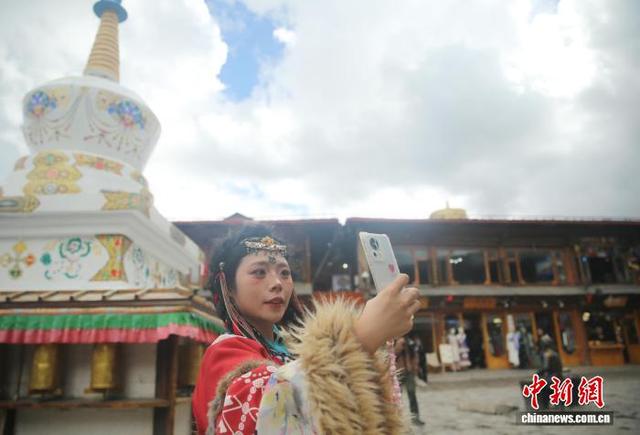 第三届“香格里拉”文旅节开幕 持续深化品牌建设