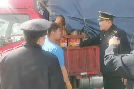 货车夹带危化品过海被查图片