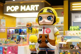 泡泡玛特去年营收翻番超130亿元，董事长王宁：有信心今年突破200亿图片