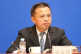 关于春节高速公路免费通行，交通部提醒：不必扎堆等零点视频封面