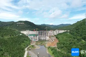 海南迈湾水利枢纽工程主体大坝全线封顶 预计今年8月完成下闸蓄水图片