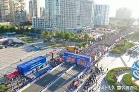 东方航天港·2024海阳马拉松开跑，赛道路段设置多个摄影点位图片