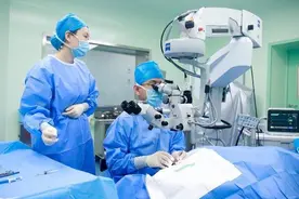 青岛眼科医院：无需手术摘除，飞秒激光“ 无刀 ”攻克白内障图片