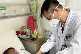 全身脓肿、骨骼破坏！47岁男子怪病缠身，基因检测揭开致病元凶图片