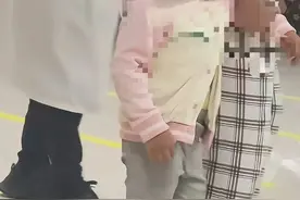 3岁女童“头上插刀”淡定就医，医院：已做开颅手术，成功取刀，女童身体情况稳定图片