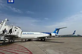 商业首航！客机由中国交付图片