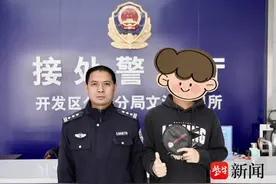 外地男生参加“乒乓球高考”，却将“战拍”忘在了共享单车上，小伙快急哭了图片