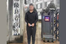 活久见！男子偷自己抵押的手机被抓图片