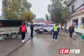 南县三仙湖镇：开展交通检查劝导 护航道路交通安全图片