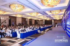 车企高管呼吁“反内卷”、正视智驾差距！  中汽协付炳锋：全行业将平稳运行 告别“多事之秋”图片