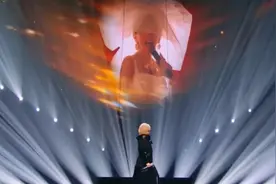 《声生不息·港乐季2》首期，陈慧娴和已故歌手梅艳芳跨时空完成《千千阙歌》《夕阳之歌》图片