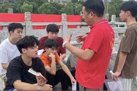 满满的期待！高考语文科目开考前，这位校长还不忘叮嘱图片