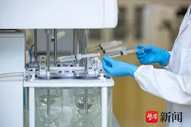 首个战胜PD-1联合化疗研究数据公开：中国生物制药“得福组合”为晚期肺鳞癌患者带来更优选择图片