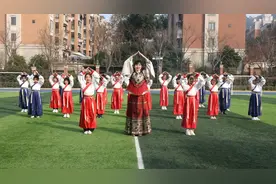 演绎手势舞，传递“护苗”正能量图片