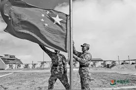 雪山雷达兵：矗立风雪 守望蓝天图片