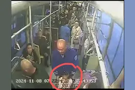 与家长走散，4岁女孩清晨独自坐公交，成都公交团队接力送她回家图片