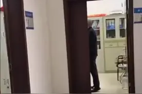 行政大楼不对外？吉林白城住建局拒绝市民借用厕所，当地回应图片