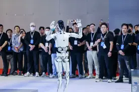 广东机器人，又火了！这次是在上海车展图片